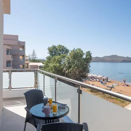Queen Mary Beachfront Studios Agia Marina Exterior foto