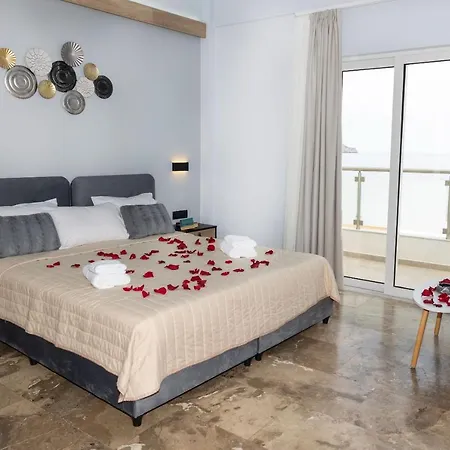 Queen Mary Beachfront Studios Agia Marina Exterior foto