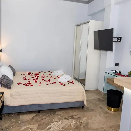 Queen Mary Beachfront Studios Agia Marina Exterior foto