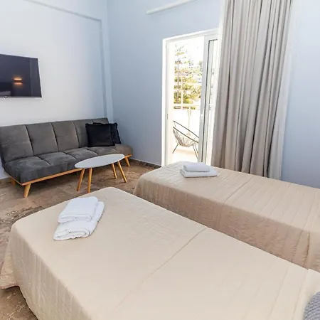 Queen Mary Beachfront Studios Agia Marina Exterior foto