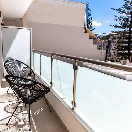 Queen Mary Beachfront Studios Agia Marina Exterior foto