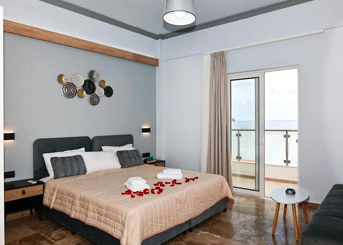 Queen Mary Beachfront Studios