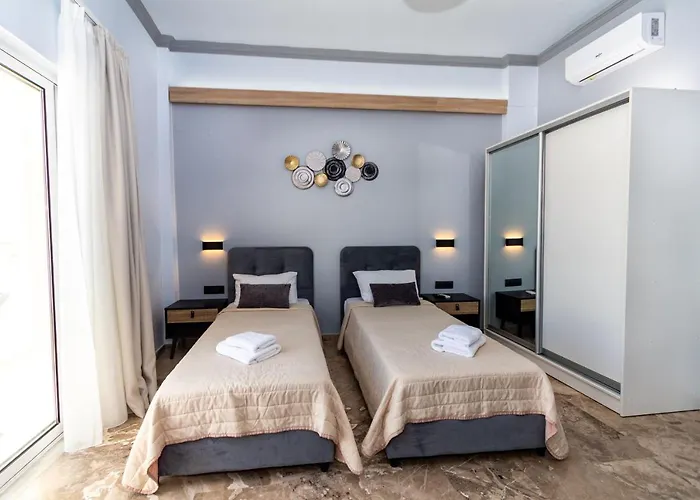 Queen Mary Beachfront Studios