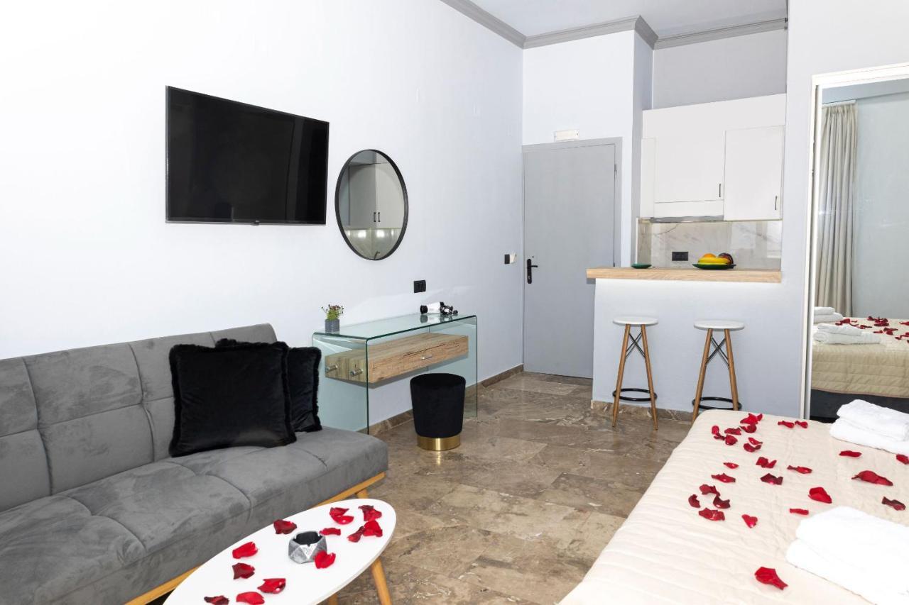 Apartment Queen Mary Beachfront Agia Marina (Crete)